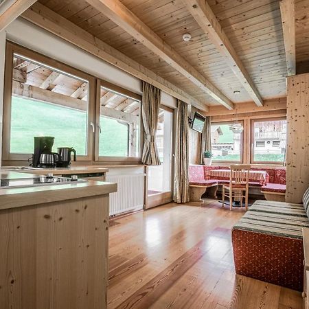 Hotel Ciasa Rü Blanch San Cassiano  Bagian luar foto