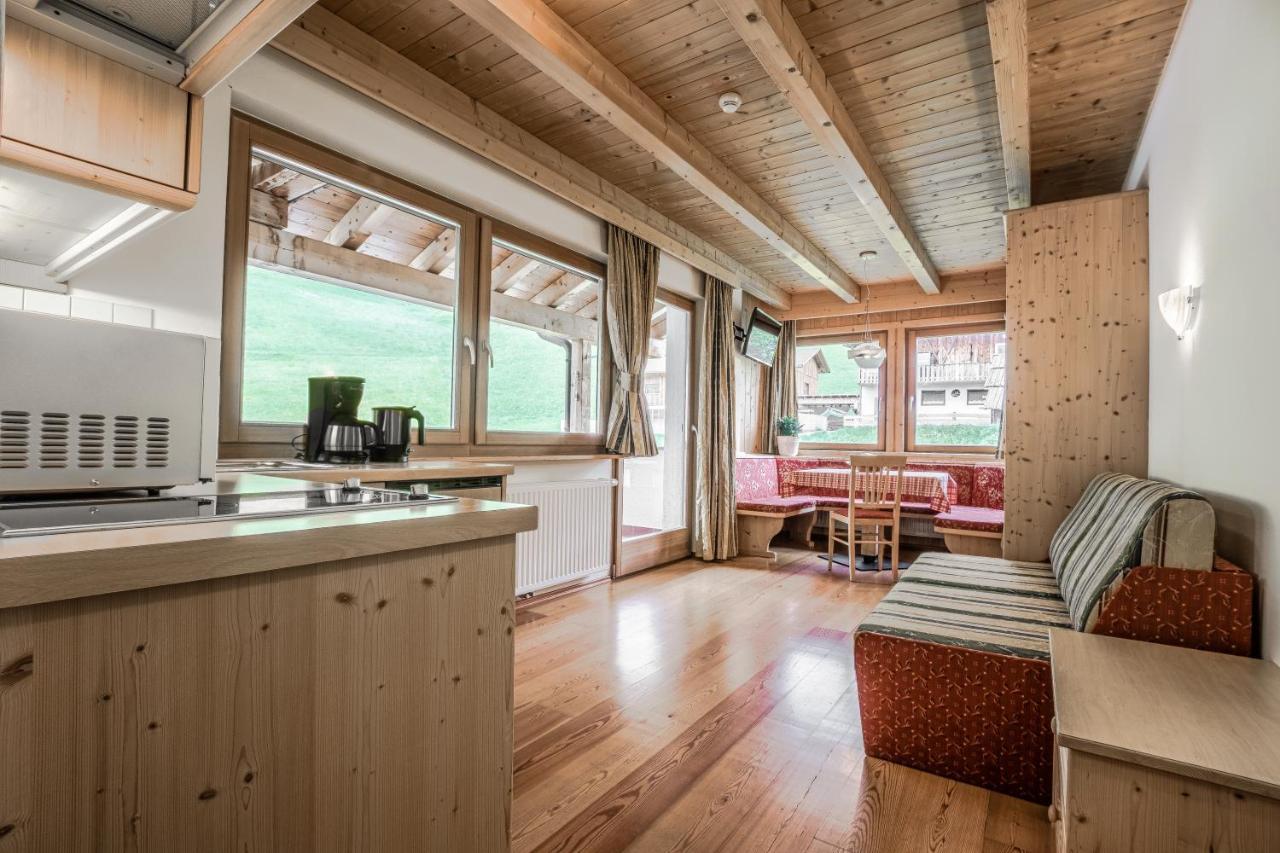 Hotel Ciasa Rü Blanch San Cassiano  Bagian luar foto