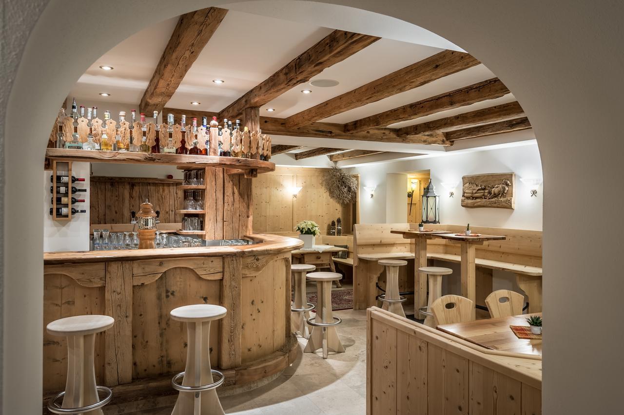 Hotel Ciasa Rü Blanch San Cassiano  Bagian luar foto