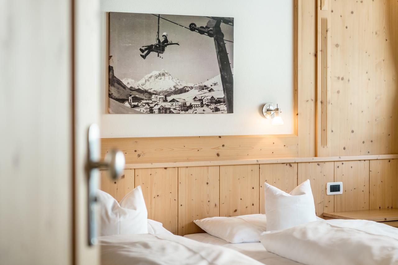 Hotel Ciasa Rü Blanch San Cassiano  Bagian luar foto