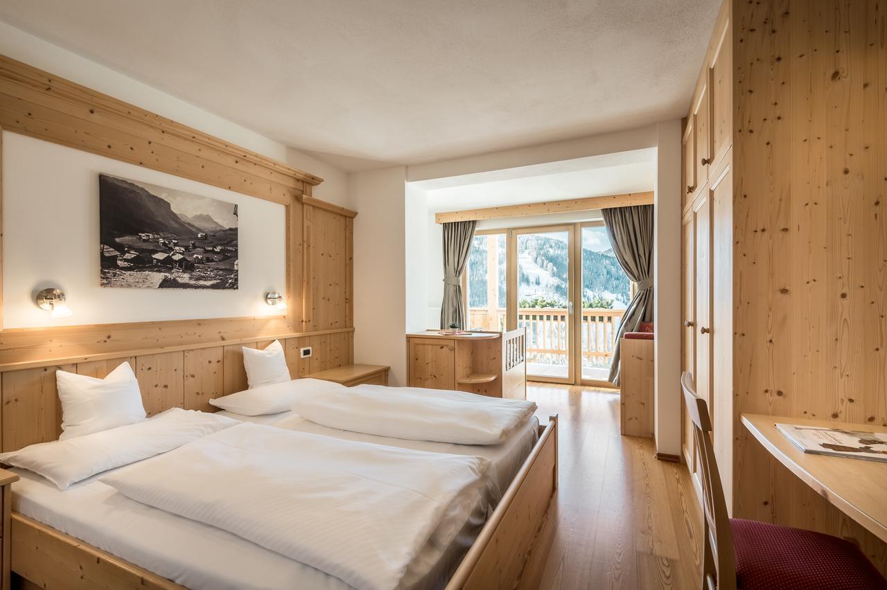 Hotel Ciasa Rü Blanch San Cassiano  Bagian luar foto