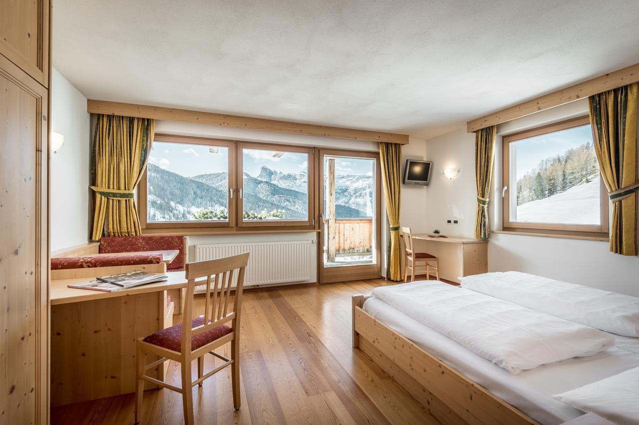 Hotel Ciasa Rü Blanch San Cassiano  Bagian luar foto