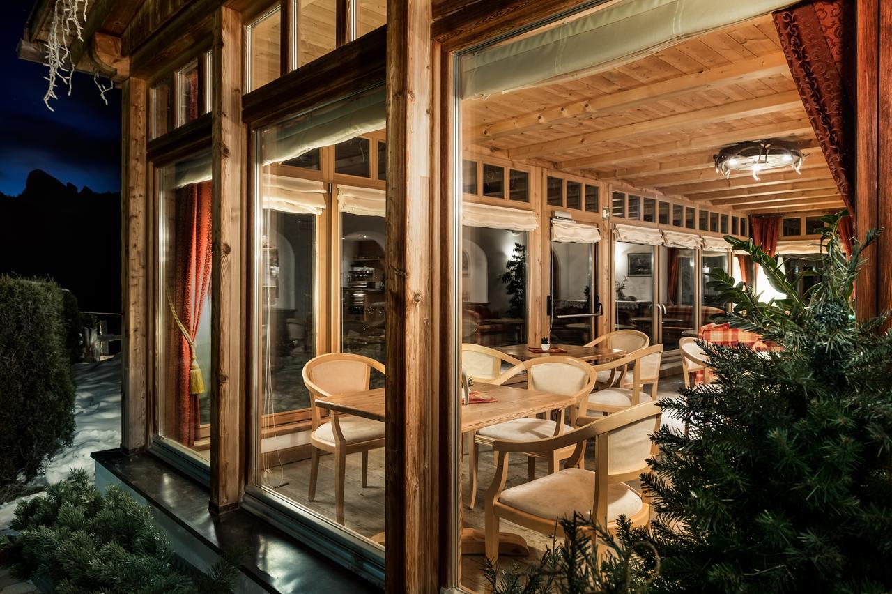 Hotel Ciasa Rü Blanch San Cassiano  Bagian luar foto