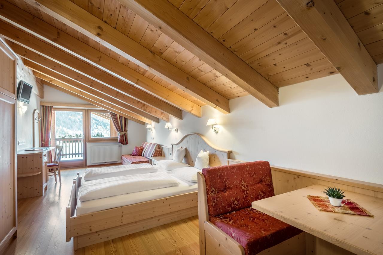 Hotel Ciasa Rü Blanch San Cassiano  Bagian luar foto