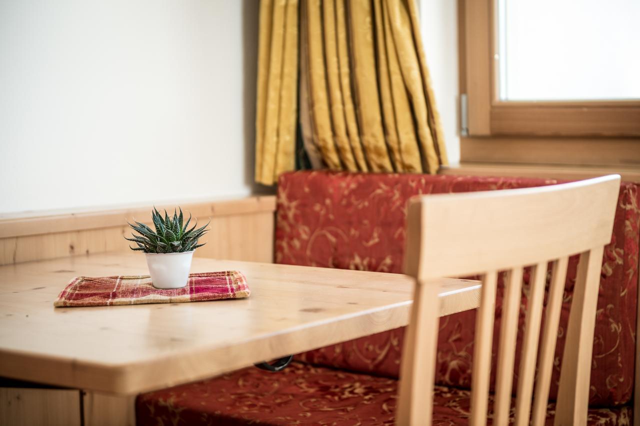 Hotel Ciasa Rü Blanch San Cassiano  Bagian luar foto