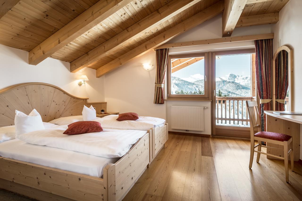Hotel Ciasa Rü Blanch San Cassiano  Bagian luar foto